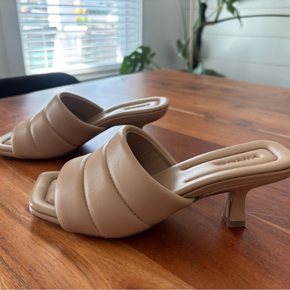 VINCE Tan Padded Slide Ceil City Sandals - Women's Size: 6M - Picture 3 of 9